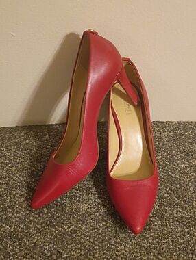 Michael Kors Red Pointed-Toe Leather Flex Pumps Size 7.5